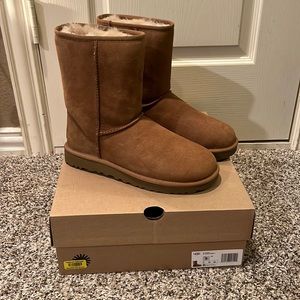 Classic Short UGG Boots - Chestnut size 9